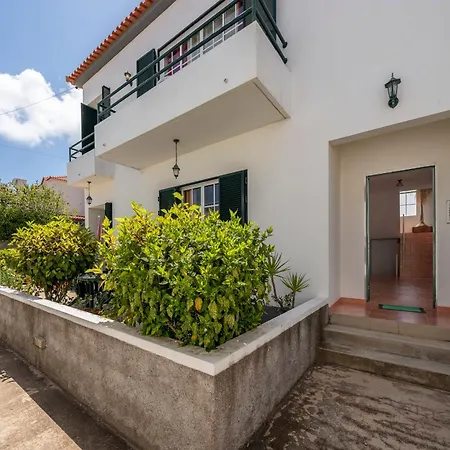 Abelisa By An Island