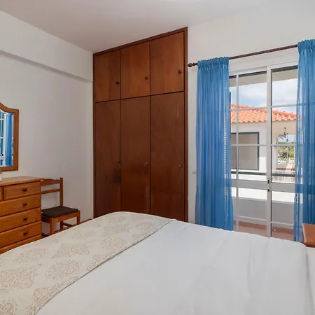 Abelisa By An Island