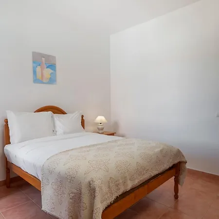 Abelisa By An Island