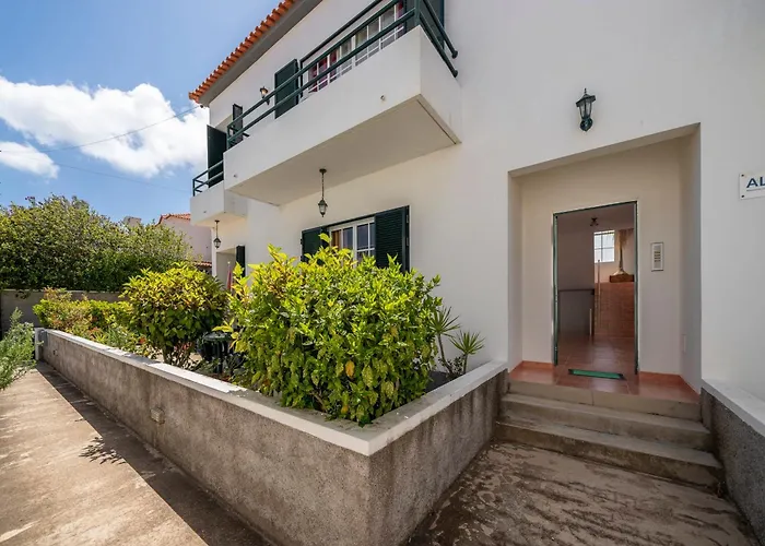 Abelisa By An Island