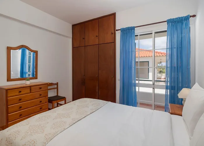 Abelisa By An Island